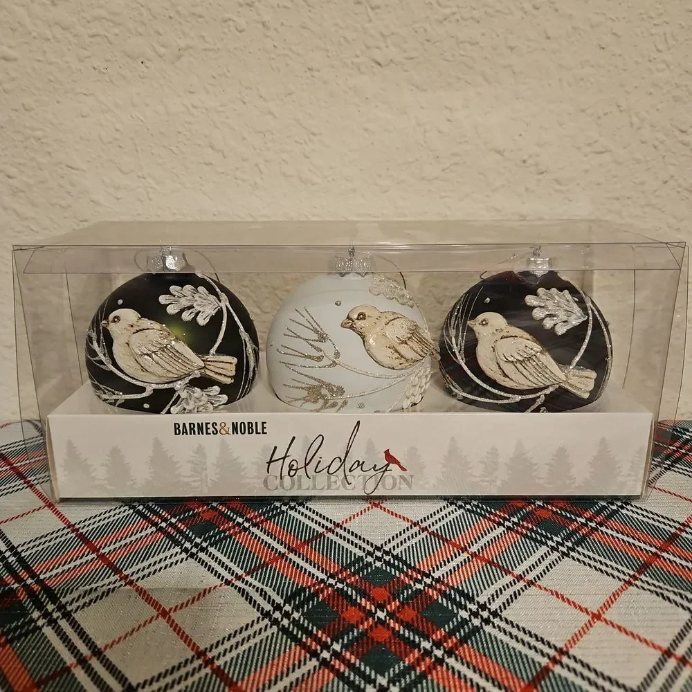Barnes & Noble Cardinal Ornament Holiday Collection Set